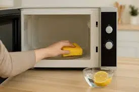 Comment nettoyer son micro-onde facilement